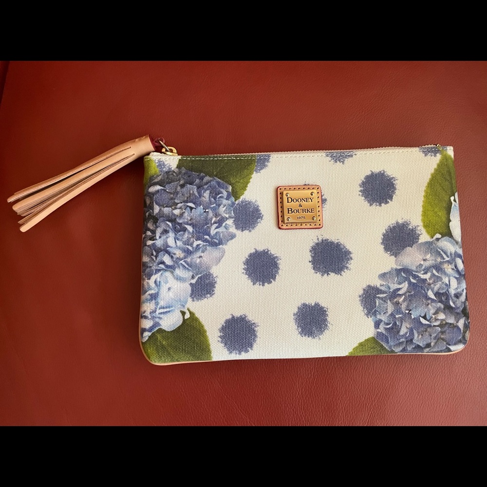 Dooney & Bourke wristlet